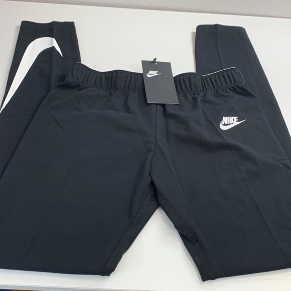 NWT. Nike girls XL leggings. Perfect for back to school - Picture 2 of 6